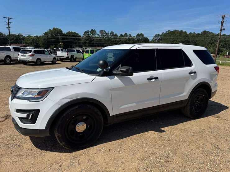 2017-ford-explorer-police-interceptor-image-1