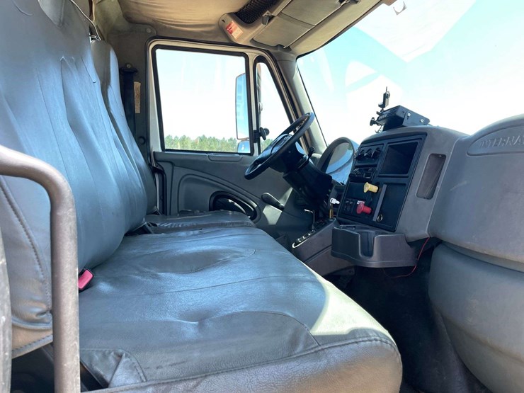 2004-international-durastar-4300-image-19