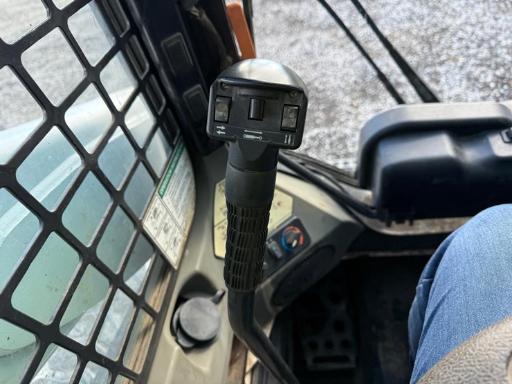 2017-bobcat-s650-image-25