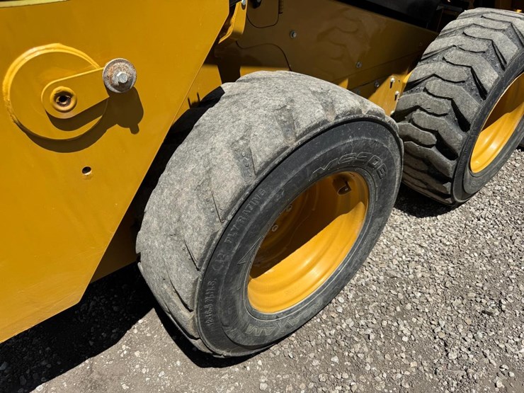 2019-caterpillar-236d3-image-17