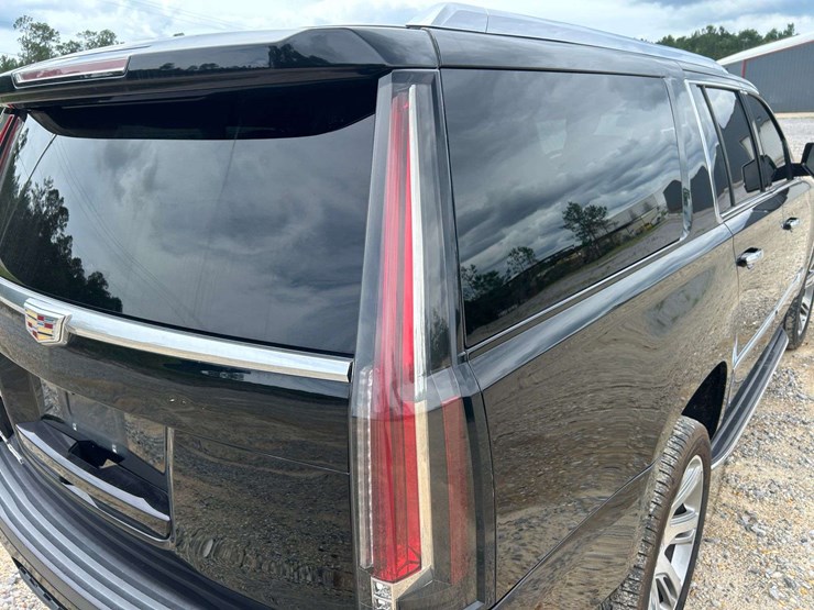 2018-cadillac-escalade-esv-image-15