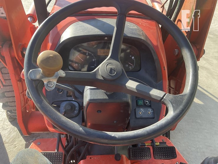 2019-kubota-m7060-image-13