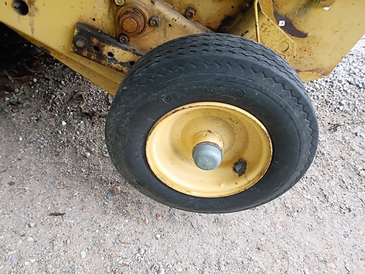 new-holland-660-image-35