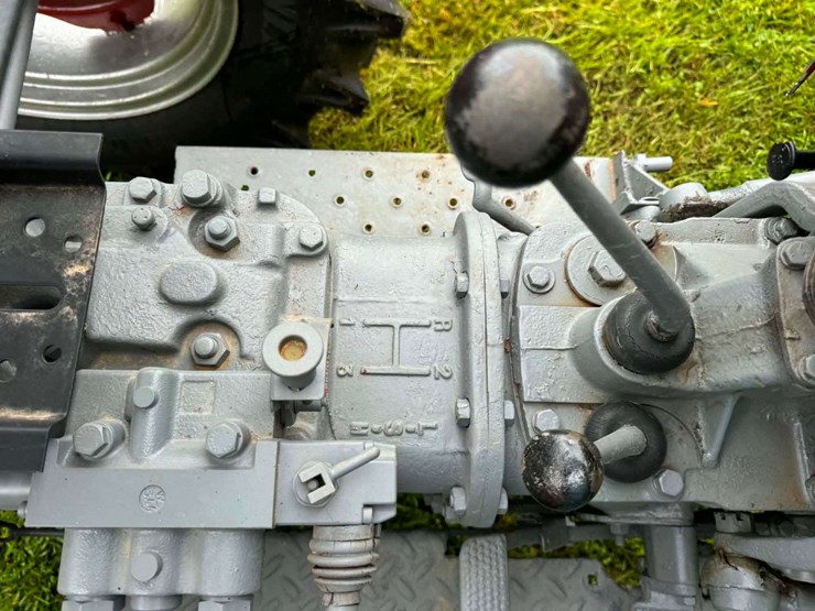 massey-ferguson-2135-image-14