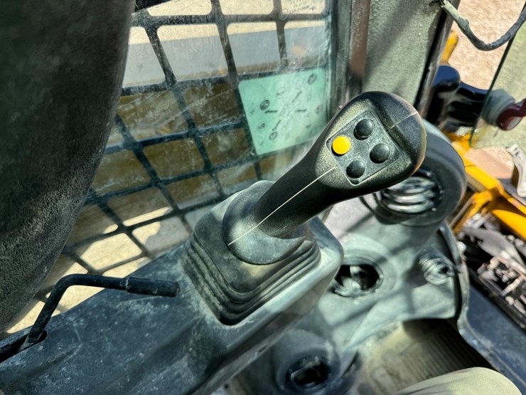 2019-caterpillar-236d3-image-24