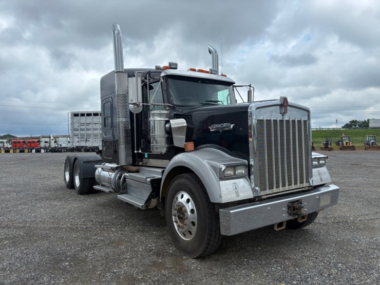 2018-kenworth-w900-image-3