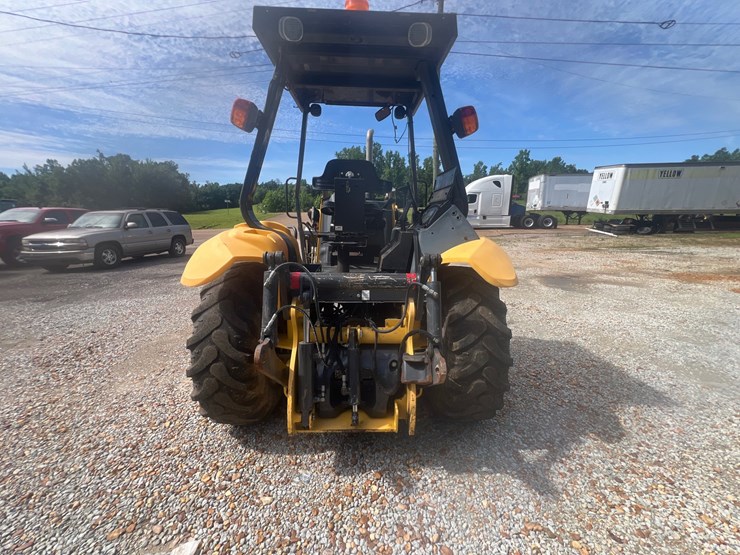 new-holland-u80-image-6