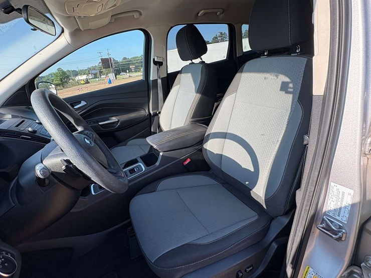 2017-ford-escape-se-image-15