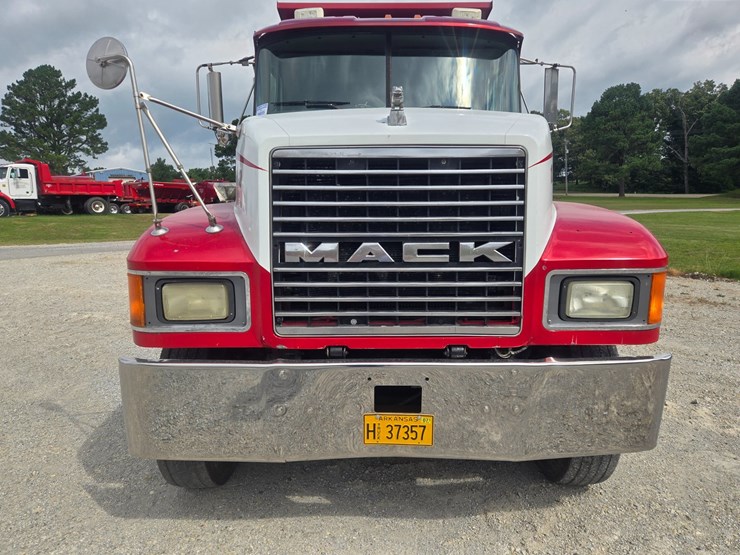 2003-mack-ch613-image-27