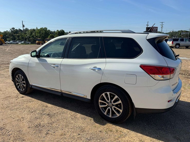 2014-nissan-pathfinder-sl-image-4