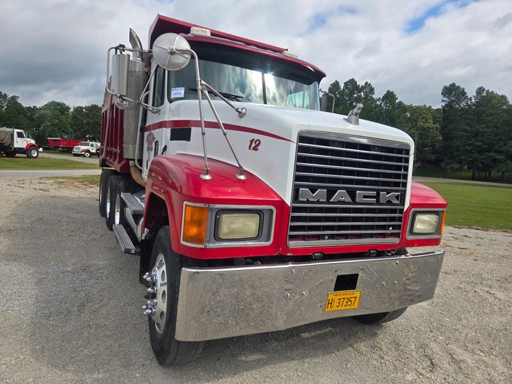 2003-mack-ch613-image-26