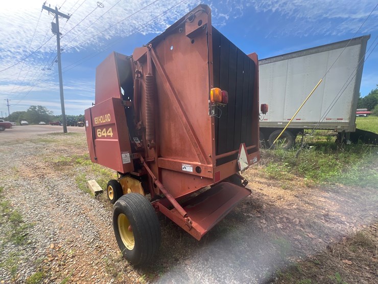 new-holland-644-image-5