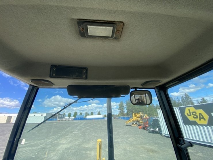 2004-caterpillar-420d-image-17