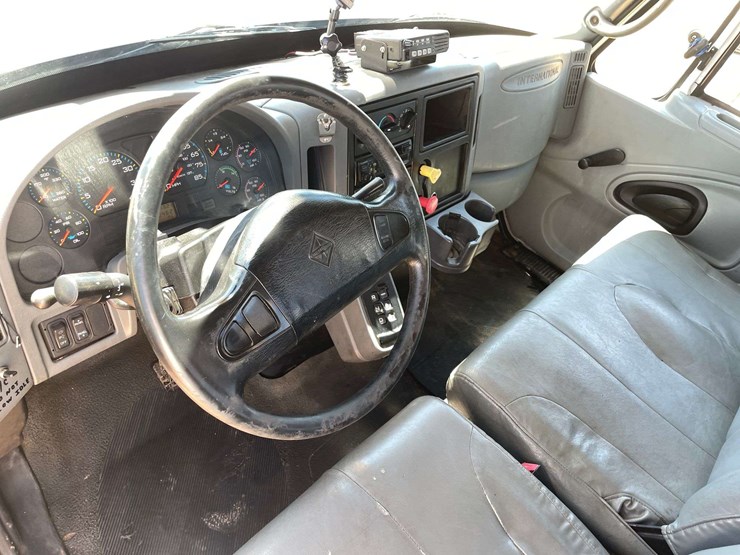 2004-international-durastar-4300-image-11