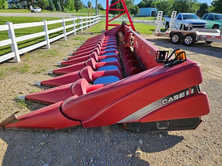 case-ih-2412-image-2