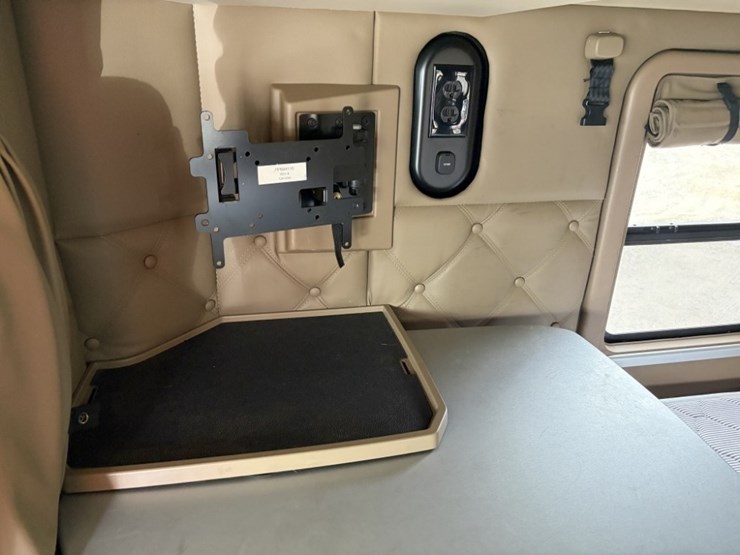 2016-kenworth-t680-image-47