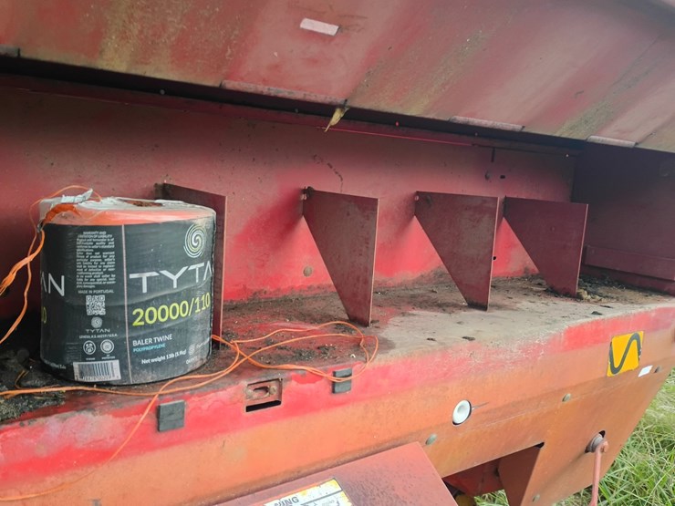 new-holland-660-image-14