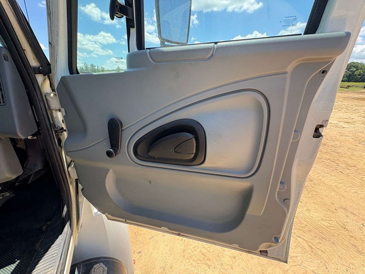 2006-international-durastar-4300-image-17