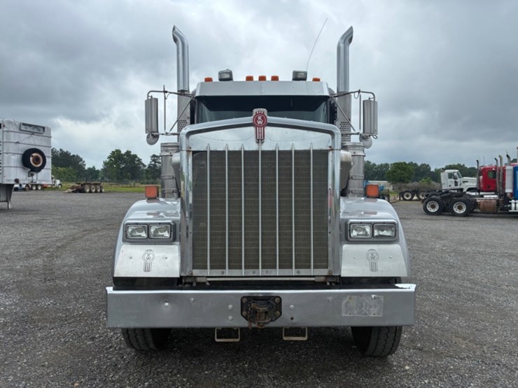 2018-kenworth-w900-image-2
