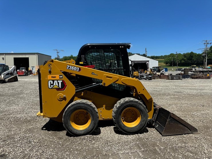 2019-caterpillar-236d3-image-7