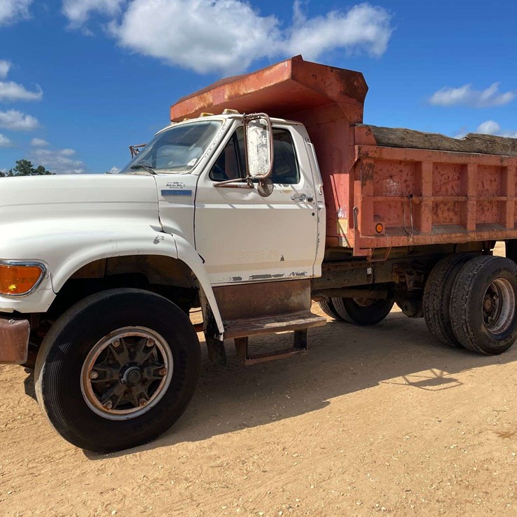 1995 FORD F700
