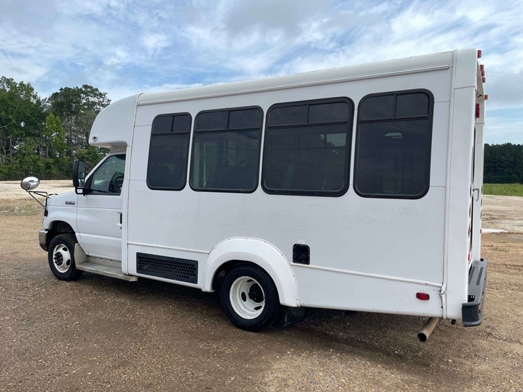 2019-ford-e350-image-2