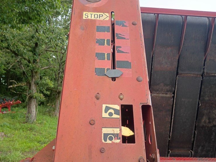 new-holland-660-image-21
