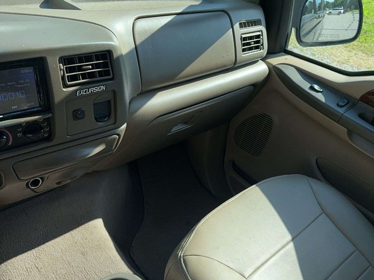 2001-ford-excursion-image-11