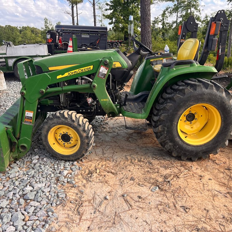 JOHN DEERE 3032E
