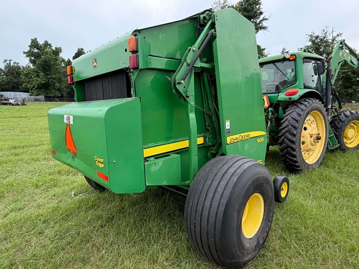 2010-john-deere-568-image-3