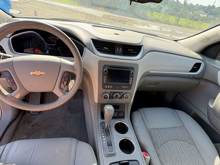 2016-chevrolet-traverse-ls-image-14