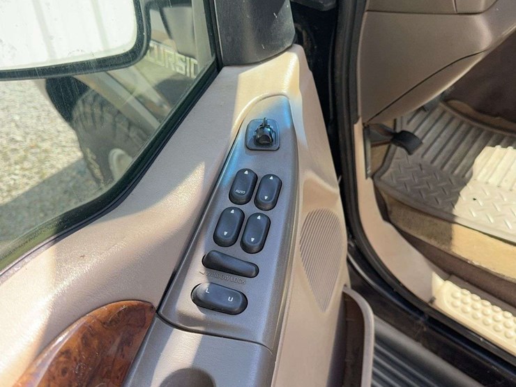 2001-ford-excursion-image-15