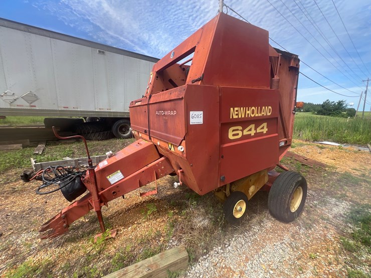 new-holland-644-image-1