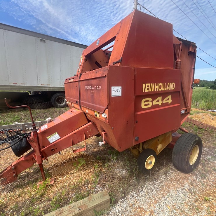 NEW HOLLAND 644