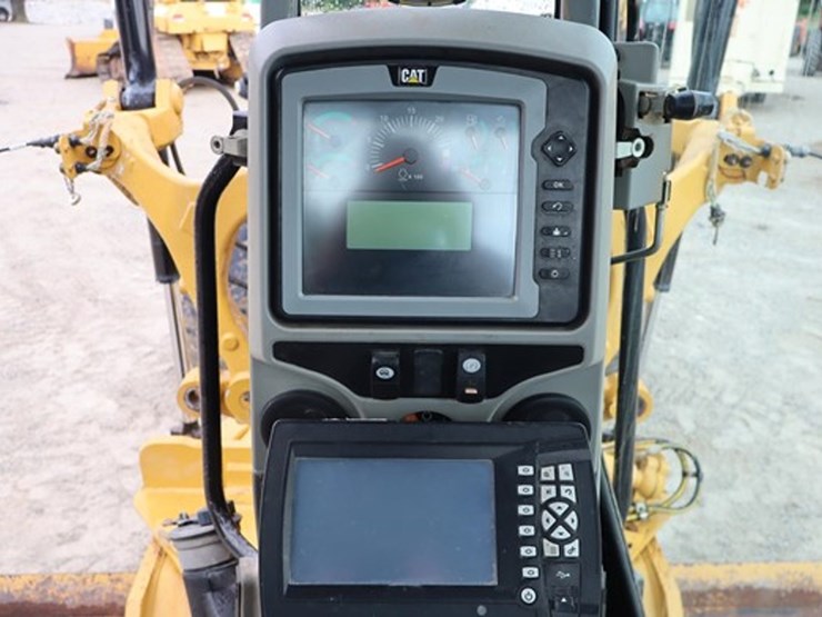 2016-caterpillar-140-image-55