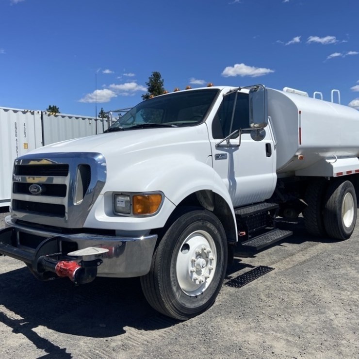 2005 FORD F750 SD