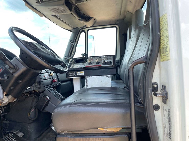 2008-international-durastar-4300-image-10
