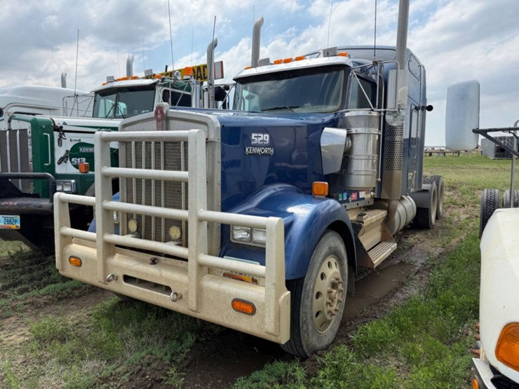 2007-kenworth-w900-image-1