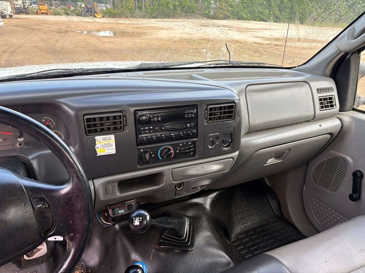 2003-ford-f550-image-14