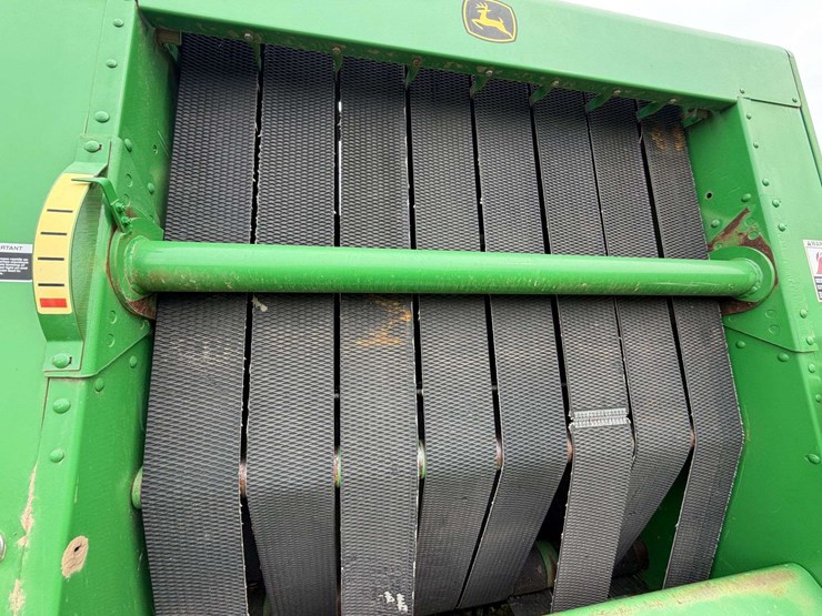 2010-john-deere-568-image-7