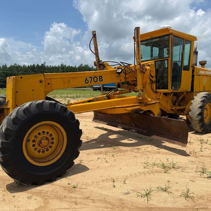 DEERE 670B