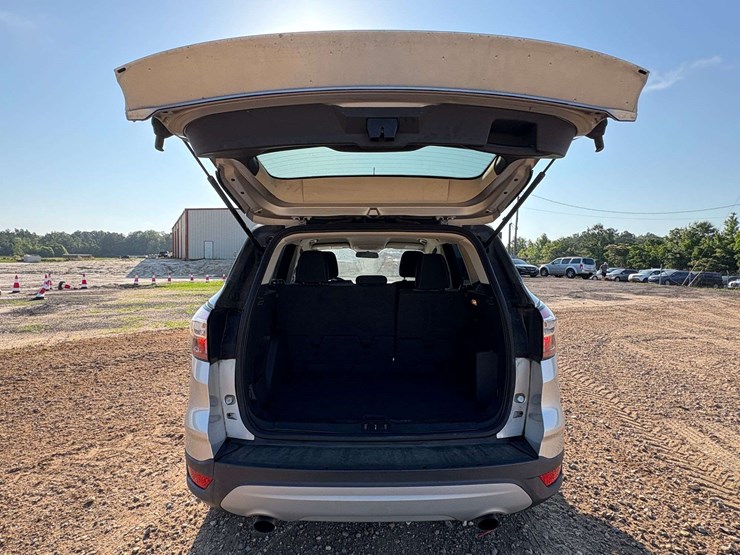 2017-ford-escape-se-image-18
