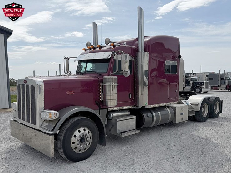 2021-peterbilt-389-image-1