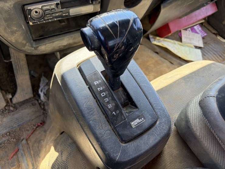2001-isuzu-frr-image-26