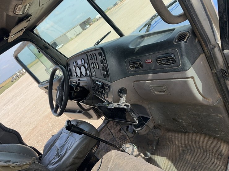 2015-peterbilt-389-image-5