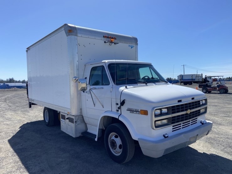 1995-chevrolet-30-image-2