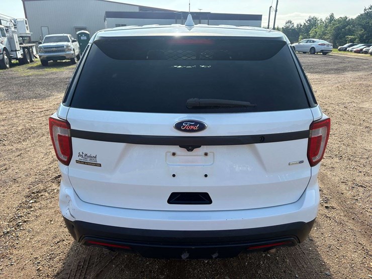 2016-ford-explorer-image-6
