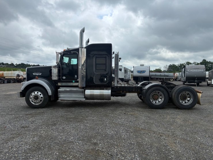 2018-kenworth-w900-image-6