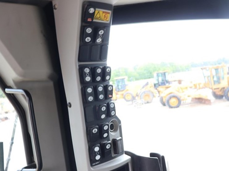 2016-caterpillar-140-image-50