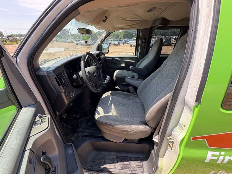 2009-chevrolet-express-3500-image-12
